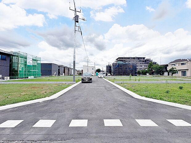 カースペースには並列で2台駐車可能です。(令和8年5月 撮影)