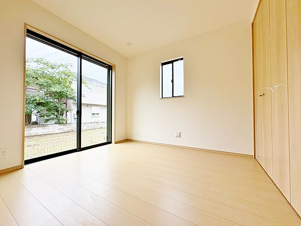 心から寛げる寝室で心地よいひと時を楽しめます。