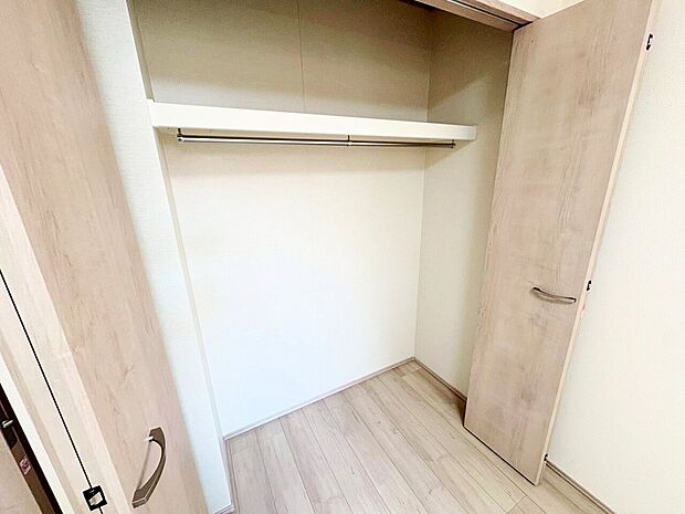 奥行きのあるクローゼットを採用しました。