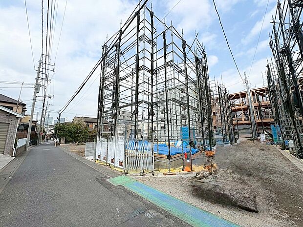 【1号棟】与野本町駅まで徒歩7分、与野駅まで徒歩13分、二駅利用可の立地です。(令和8年3月 撮影)