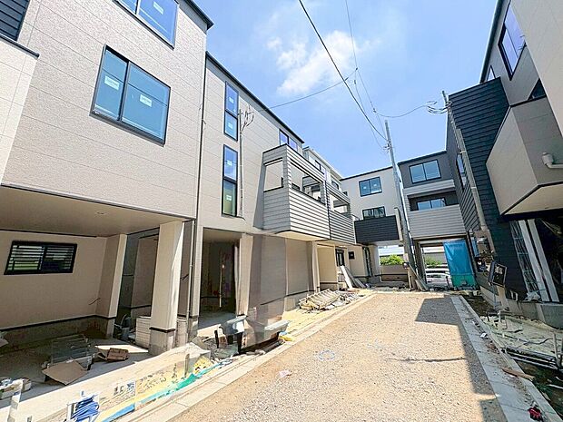 18．2帖のLDKは人気の対面式キッチンで一体感のある空間です。(令和8年5月 撮影)