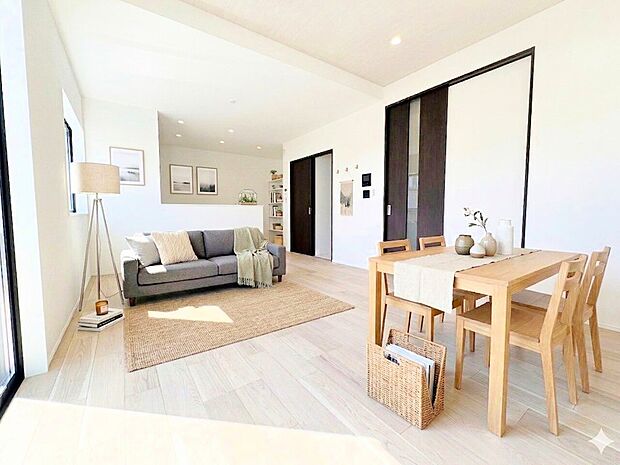 この場所を贅沢なまでに上質な空間に演出しております。※現況物件写真にCG画像処理済み