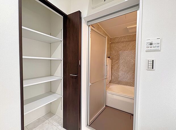 無駄のないデザインとしっかり使える収納力を備えています。