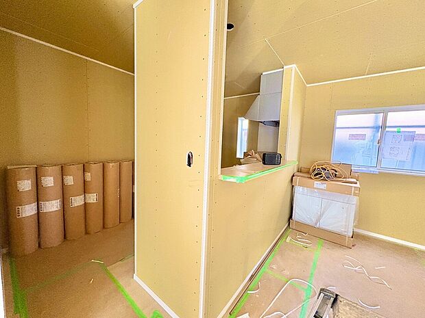 会話の弾むキッチンは自然とご家族の中心に。(令和8年4月 撮影)