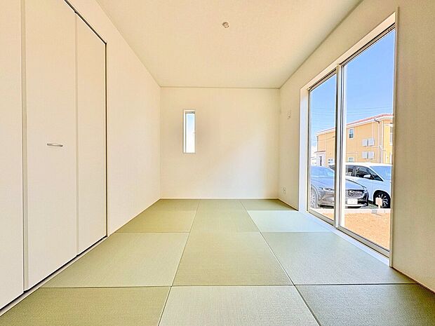 6帖の洋風和室は襖を閉めれば個室になり、将来の寝室としても活用できます。
