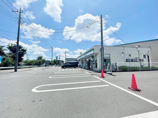 ファミリーマート 戸田笹目七丁目店まで約550m