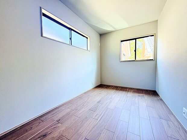 心地よい春の風が室内に静かに流れてきます。