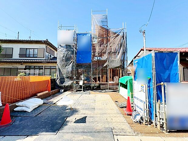 並列で2台駐車可能です。(令和8年4月 撮影)