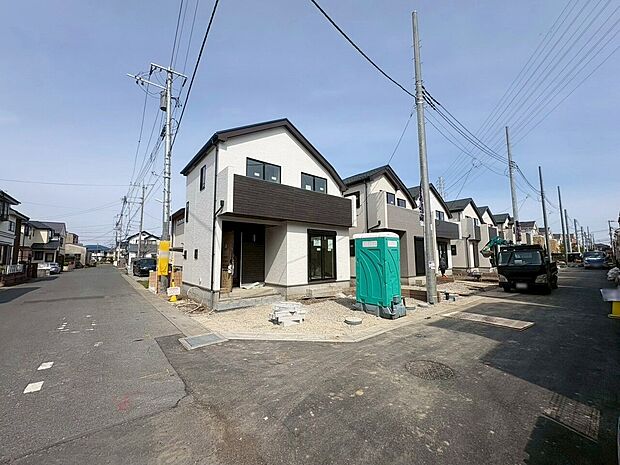 東南向きの明るいＬＤＫ、人気の対面式キッチンで一体感のあるお部屋です。(令和8年4月 撮影)