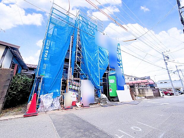 リビングは折上天井で開放感があります。(令和8年5月 撮影)