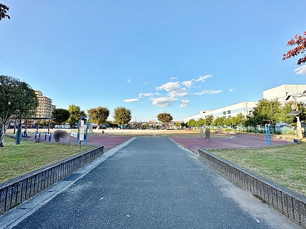 朝日中央公園まで約1000m