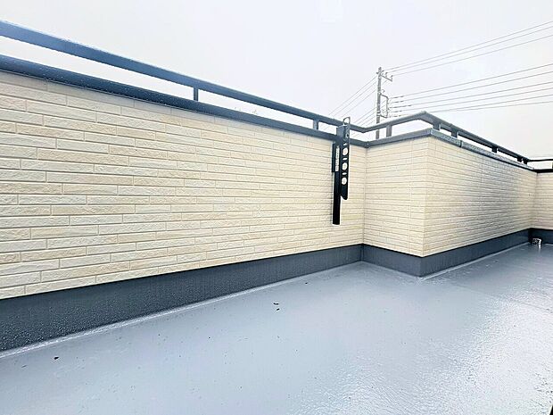 2部屋に面した南東向きのバルコニーです。