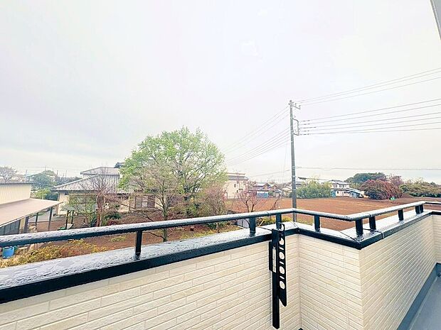 バルコニーに出た時、頬をなでる優しい風を感じます。