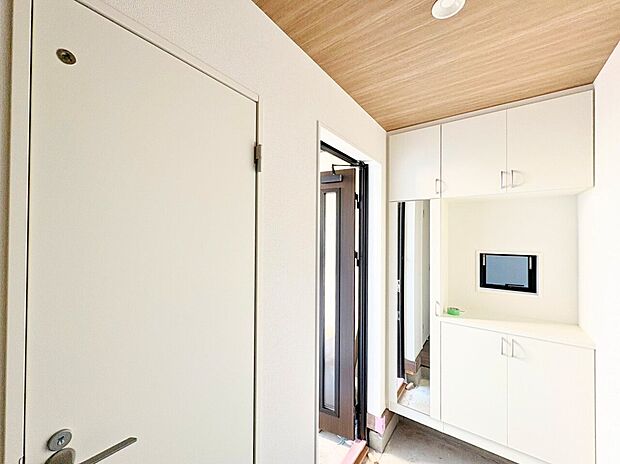 心地良さを与えてくれる家の顔ともなるスペースです。