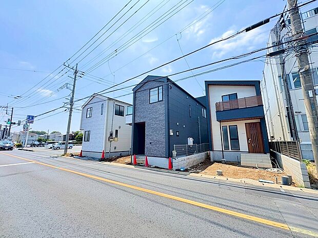 南東向きで陽当たりの良いLDKは広々19帖。(令和8年5月 撮影)