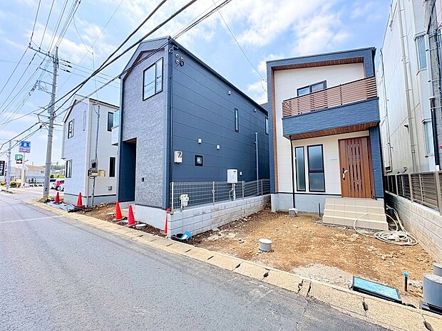 周辺環境とのコラボレーションにより明るい空間を演出。(令和8年5月 撮影)