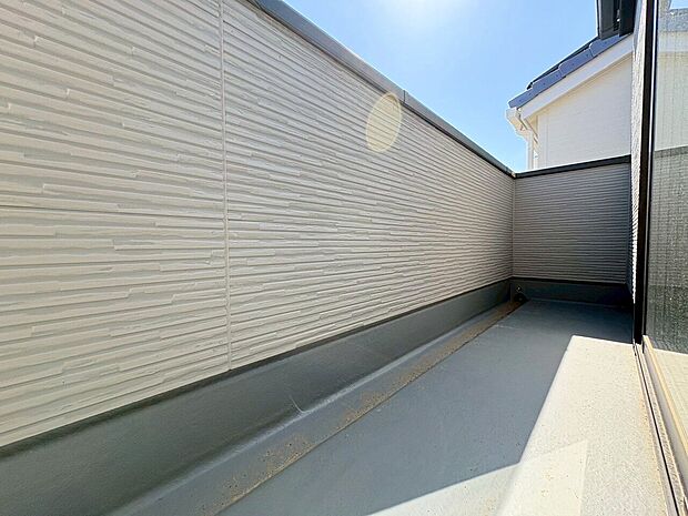 2階と3階にバルコニーを設け、洗濯物が多い日も安心です。