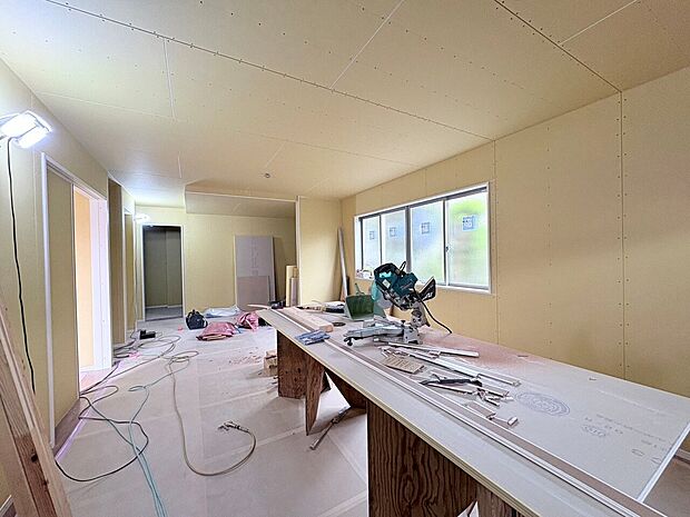 LDK広々19帖。リビングイン階段を採用した間取り。(令和8年4月 撮影)