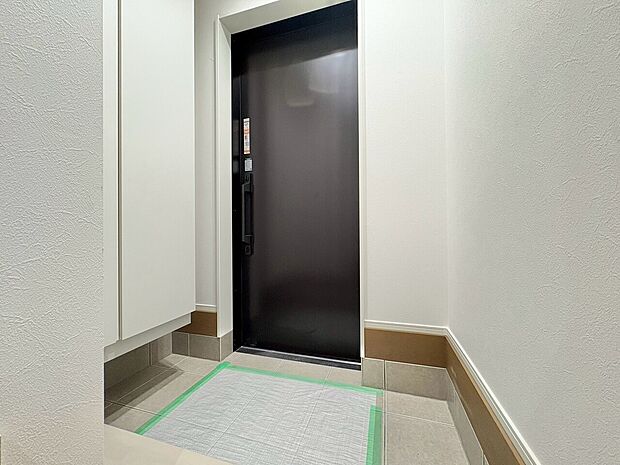 「行ってきます」と「ただいま」はこの玄関から始まります。