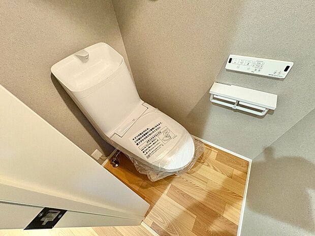 クロスと床の組み合わせがお洒落なトイレスペース。
