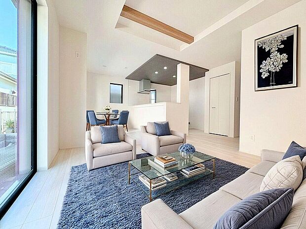 16帖以上のLDKにはカウンター付きのフリースペースを備えています。※現況物件写真にCG画像処理済み