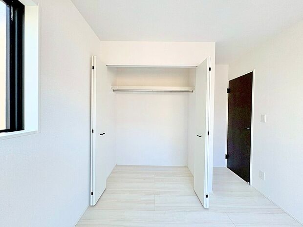 色々な物を収納できるスペースを確保しました。