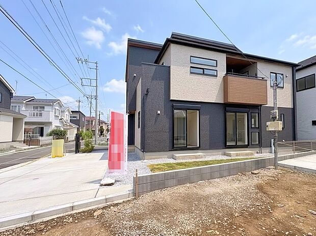前面道路はゆとりある6m幅員で駐車時も安心です。