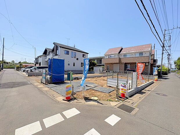 南側には、二部屋から行き来できる続きバルコニーを配置しています。(令和8年5月 撮影)