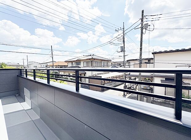 南側には、二部屋から行き来できる続きバルコニーを配置しています。