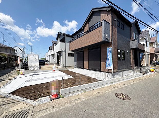 ゆったりとした駐車場は車庫入れもスムーズです。