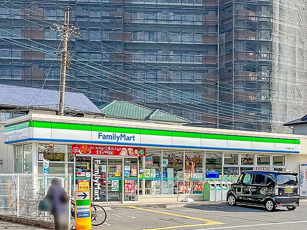 ファミリーマート川口南鳩ヶ谷一丁目店まで約220m