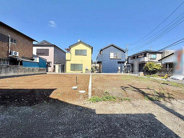 周辺環境とのコラボレーションにより明るい空間を演出。