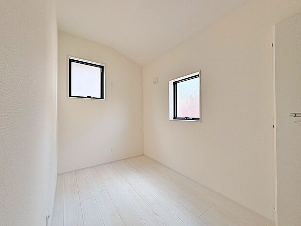 3帖のお部屋はテレワークルームとしてもご利用いただけます。
