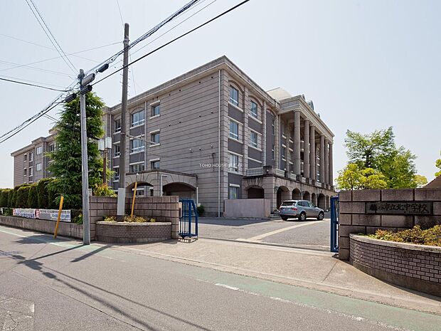 北中学校まで約1800m