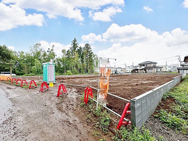 建築条件付きの売地です。現地を実際にご確認下さい。