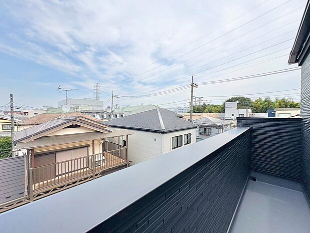 この街ならではの美しい風景物語が室内に展開します。
