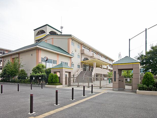 辻南小学校まで約110m