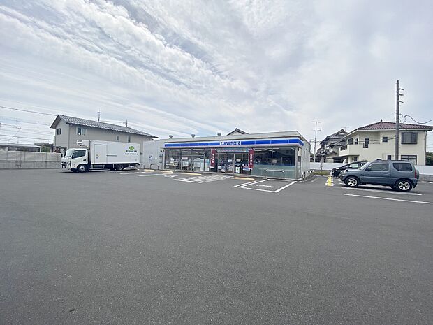 ローソン越谷平方南町店まで約250m