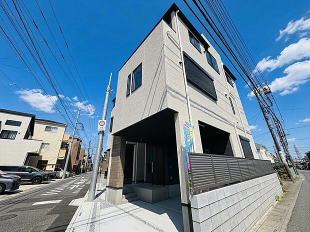 角地という恵まれた条件を活かし、豊かな暮らしを創り出しました。