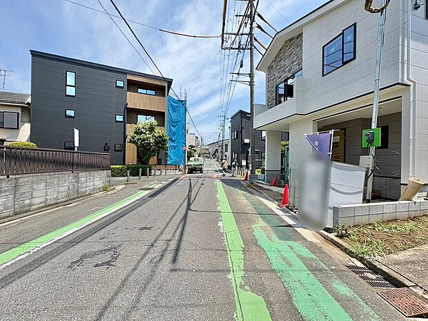 敷地内に2台分のカースペースを確保いたしました。(車種による)(令和8年7月撮影)