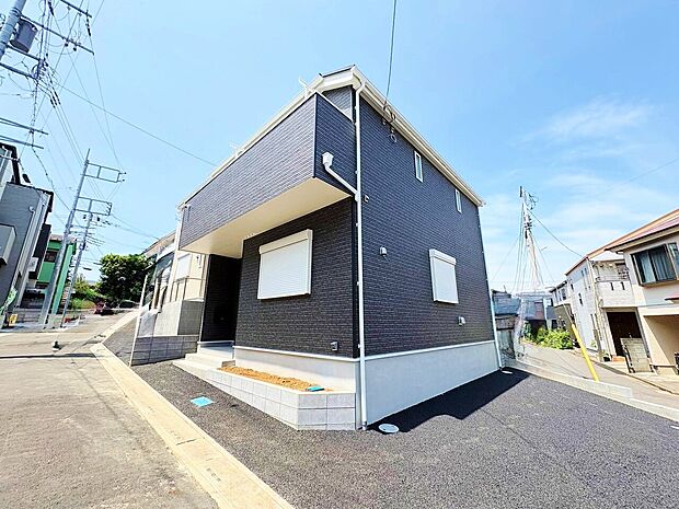 【2号棟】ゆとりの敷地33坪以上、角地につき陽当り良好なお住まいです。
