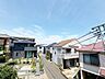 周辺：通風、採光に優れ、心地よい光と風があふれています。