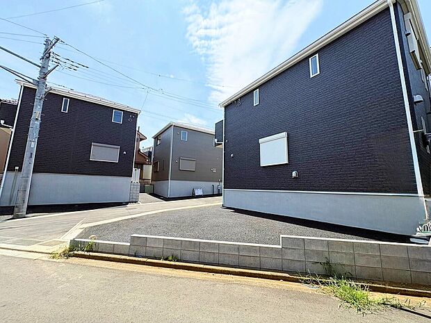 洗練されたデザインの外観が街並みに彩りを演出します。