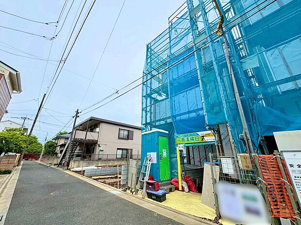 2階に設けたＬＤＫは空間を明るく照らすことのできるバルコニーに面した間取り。(令和8年4月 撮影)