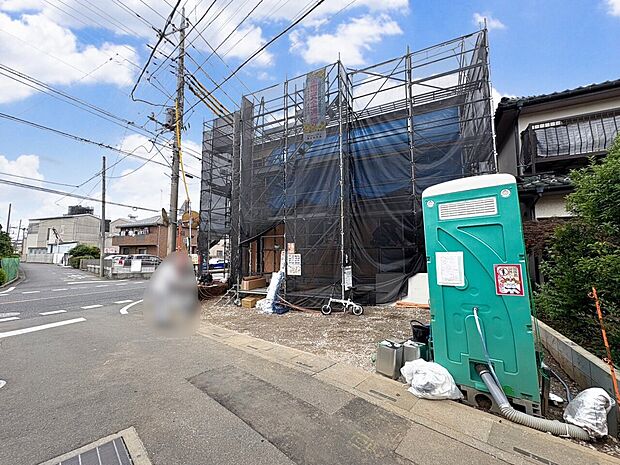 バルコニーに面した10帖の主寝室は明るい洋室です。(令和8年6月 撮影)