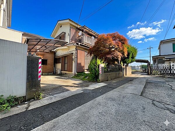 土地面積は約40坪、建築条件はございません。（古家あり）(令和8年4月 撮影)