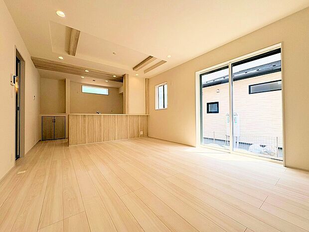 リビング上部を折上天井にすることで、雰囲気が格段に上がります。