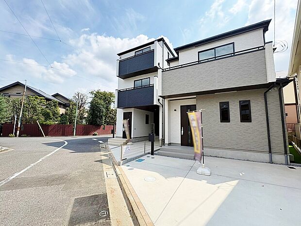 小学校まで徒歩4分、中学校まで徒歩5分の立地です。
