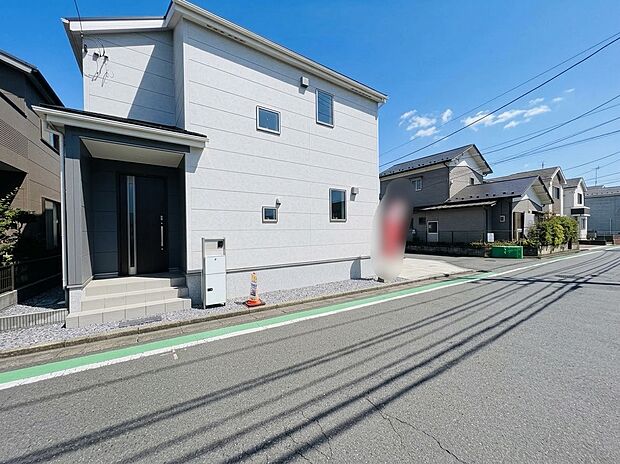 小学校まで徒歩6分でお子様の通学も安心です。