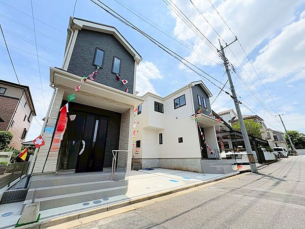 左側が当物件。浦和駅利用可能な立地。全てを凝縮した珠玉の「住まい」を堪能して下さい。